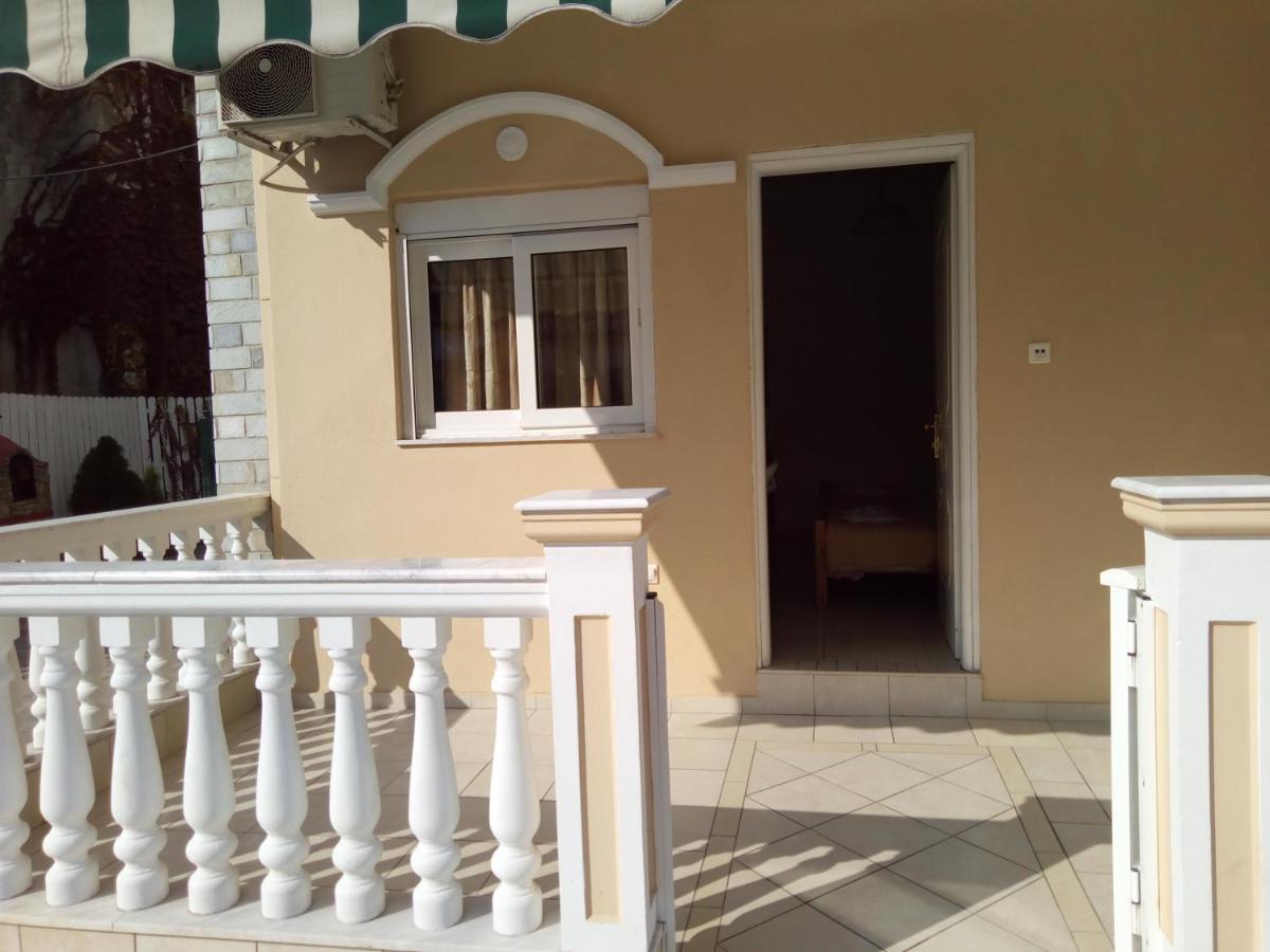 Exarhos Paralía Exterior foto