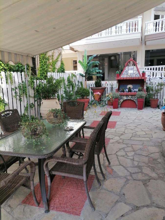 Exarhos Paralía Exterior foto
